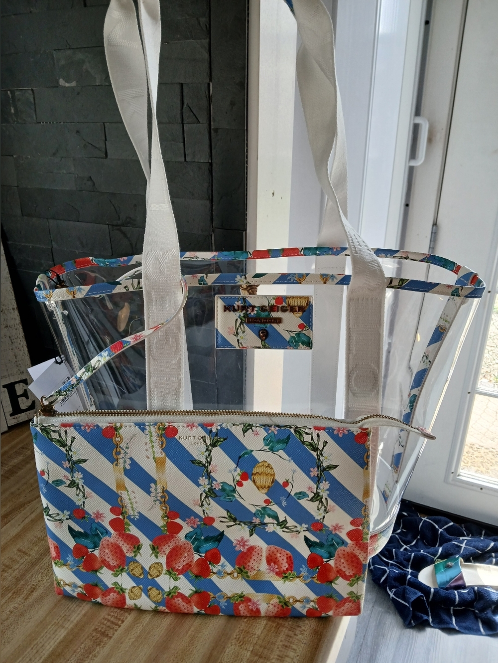 Kurt Geiger NWT Vinyl Tote & Pouch W/dustbag